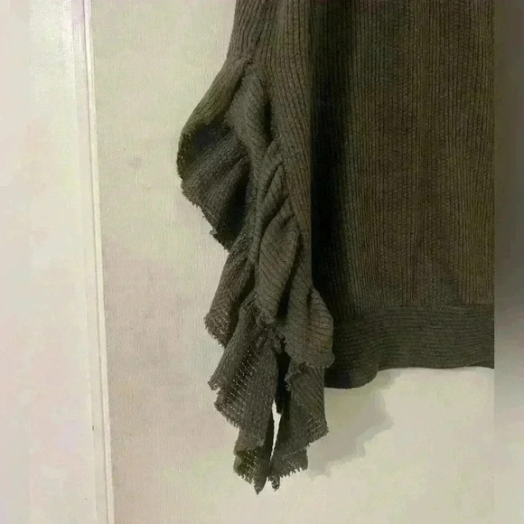 Beautiful olive green top with side splits and ruffles boho beautiful M (F137) - Picture 2 of 5